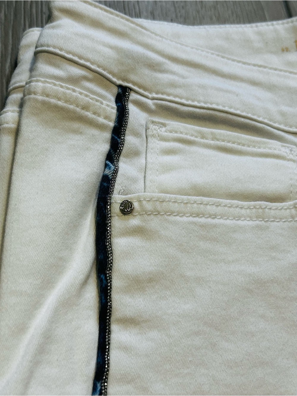 MAKE OFFER - White House Black Market White Cropped Stretch Jeans w/Blue Trim - Picture 3 of 9